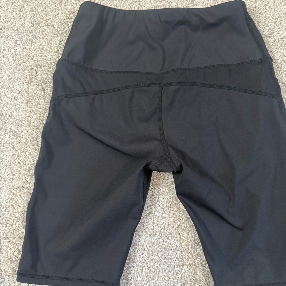 Black Oalka High-Waisted Biker Shorts with pockets – Women’s Small - Picture 4 of 6